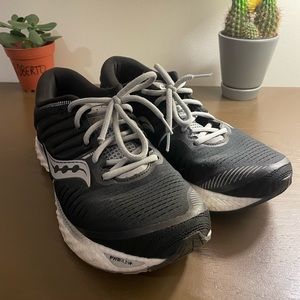 Saucony Hurricane 22 Running Shoes Men's Size 9.5 S20544-40 Black White